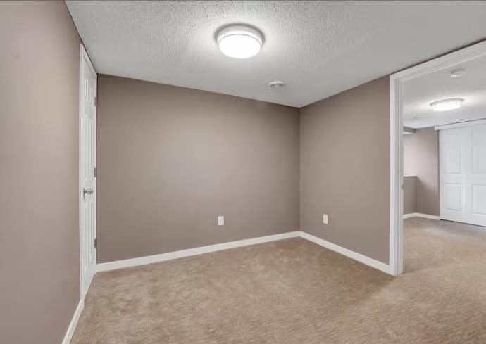 Nice room available in robbinsdale!