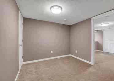 Nice room available in robbinsdale!