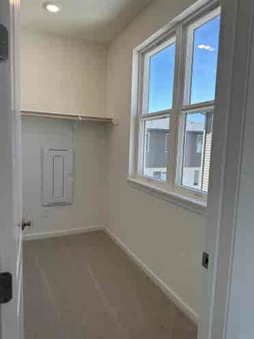 Nr S Hayward BART -MASTER Bed Bath