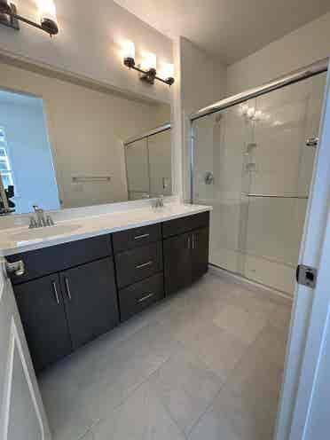 Nr S Hayward BART -MASTER Bed Bath