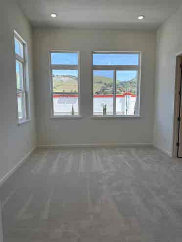 Nr S Hayward BART -MASTER Bed Bath