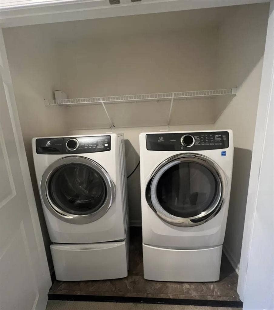 Room for rent near metro
