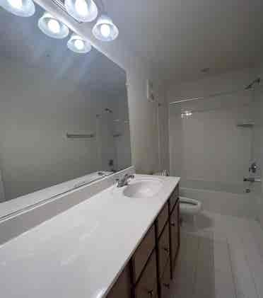 Room for rent near metro