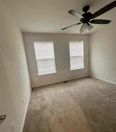 Room for rent near metro