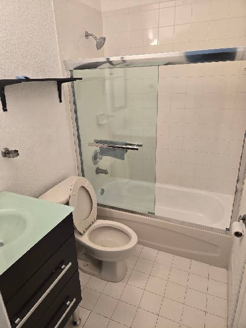 Room for Rent in Doral.