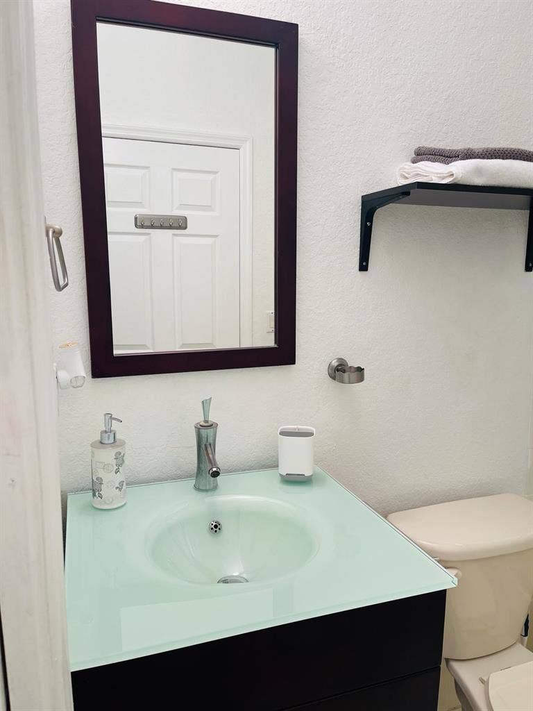 Room for Rent in Doral.