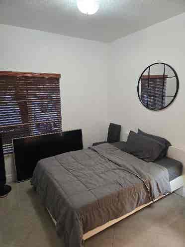 Room for Rent in Doral.