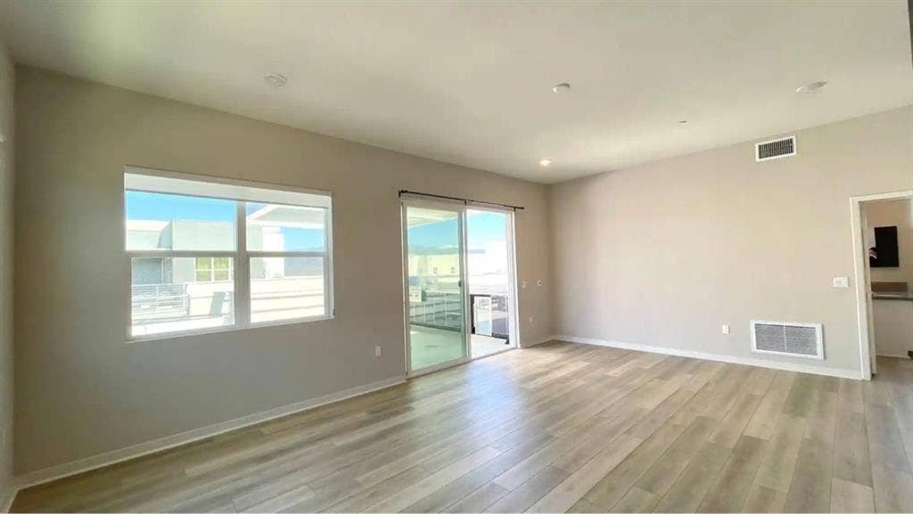 Beautiful townhouse otay ranch
