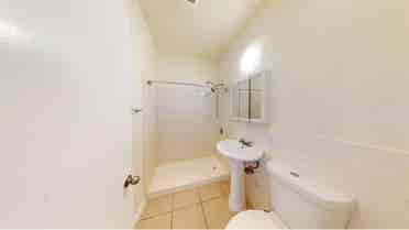 1 room for rent in east oakland!