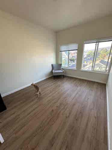 1 room for rent in east oakland!