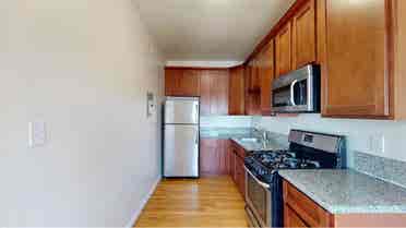 1 room for rent in east oakland!
