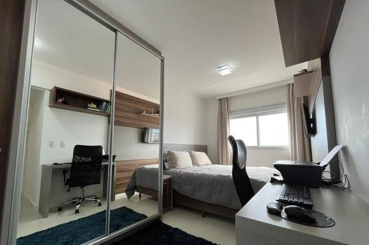 Quarto individual c suíte mobiliado