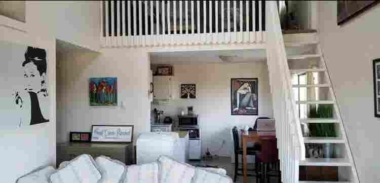 Roommate for furnished Loft Sidney