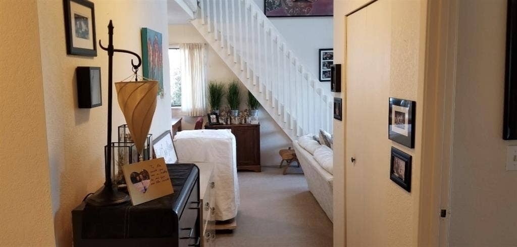 Roommate for furnished Loft Sidney