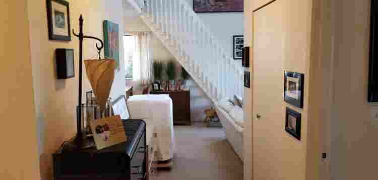 Roommate for furnished Loft Sidney