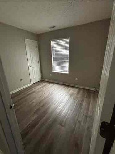 Looking for roommates