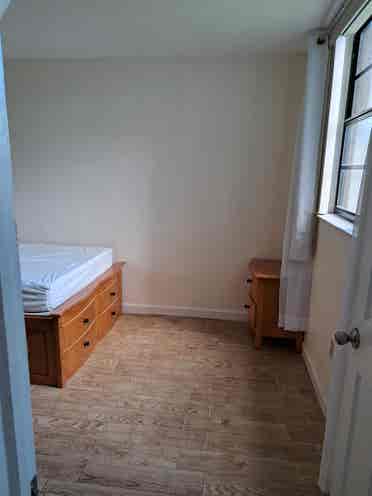 Master Bedroom Near FIU & Groceries