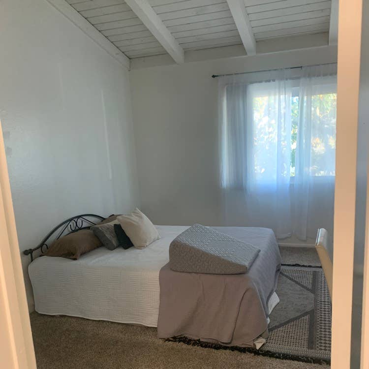 Room to rent in HB