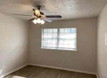 🏠 Room for Rent in Spacious House