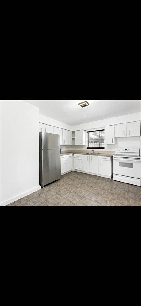Looking for roommates (fm )