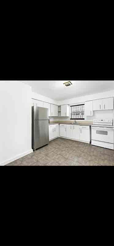 Looking for roommates (fm )