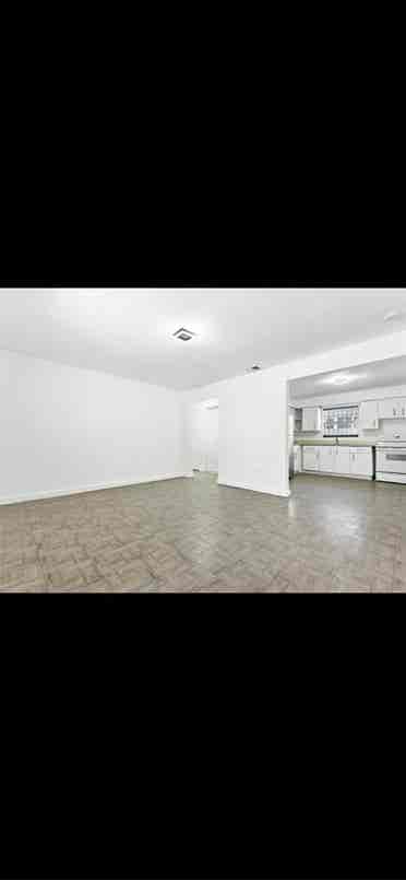 Looking for roommates (fm )