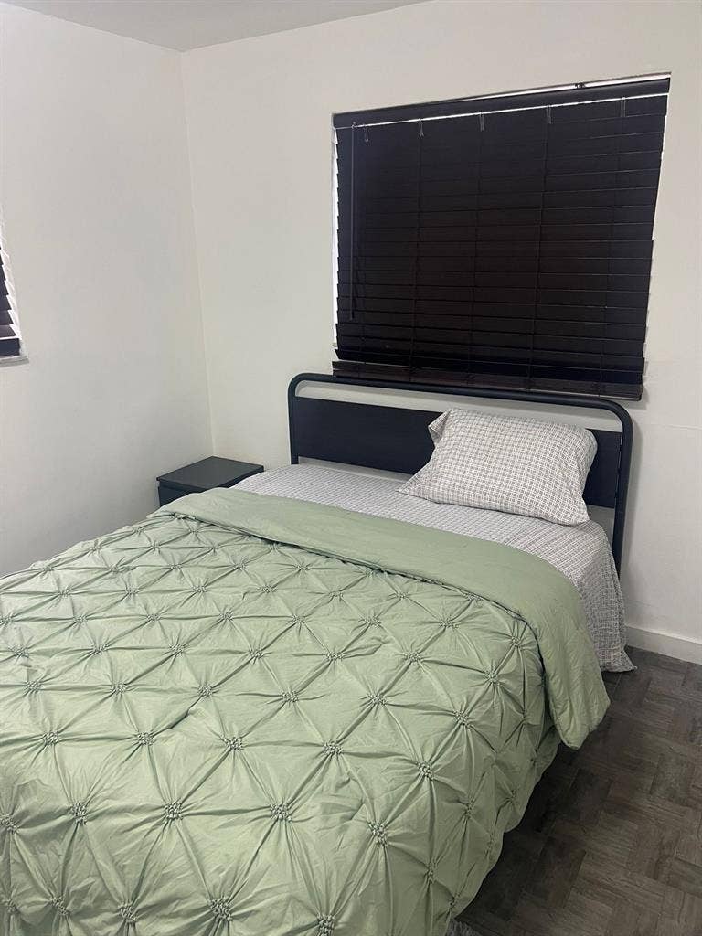 Looking for roommates (fm )