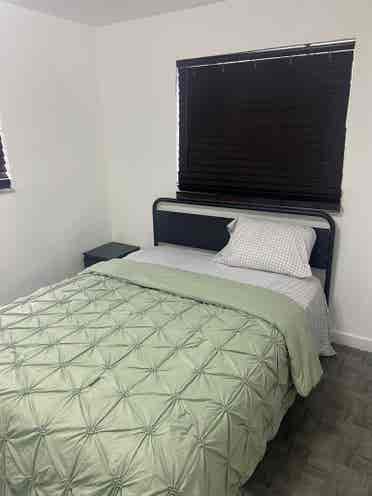 Looking for roommates (fm )