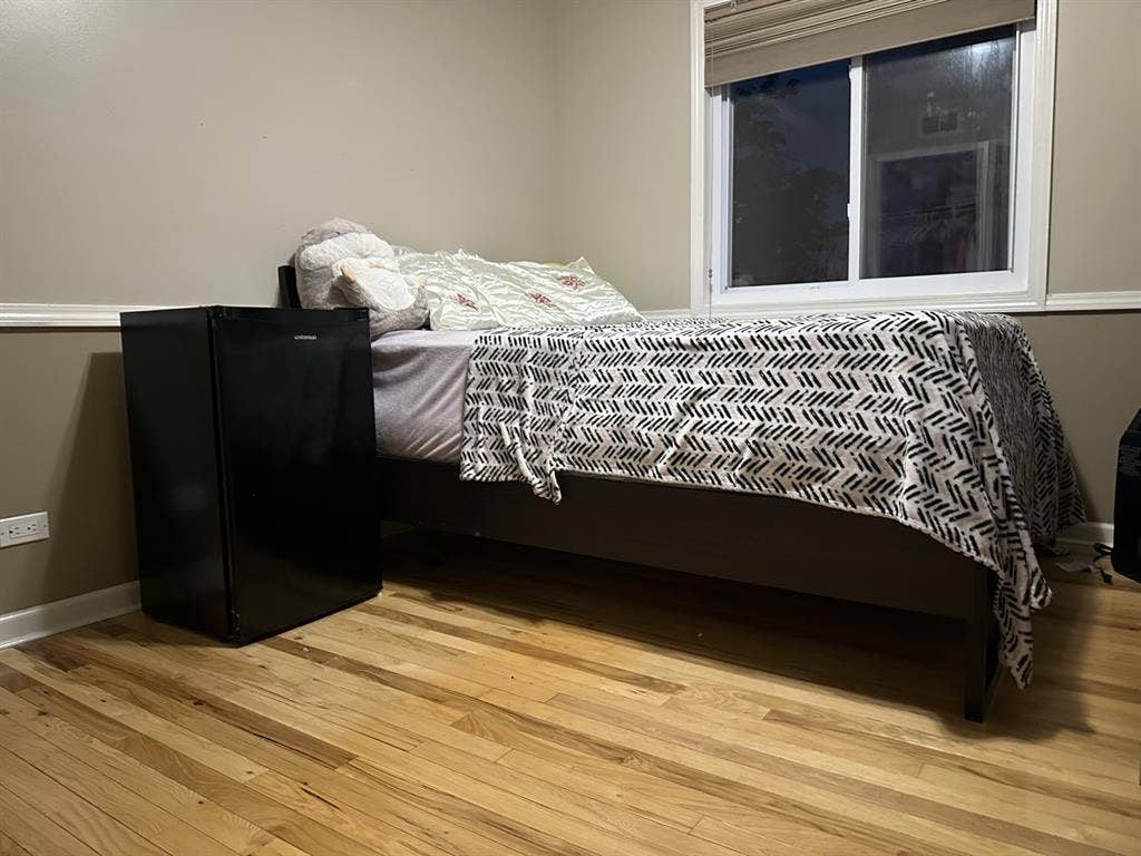 1 fully furnished room available!!!