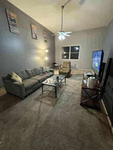 Looking for roommate