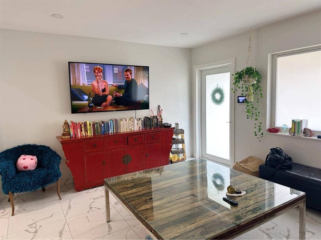 ROOM FOR RENT- Flagami area