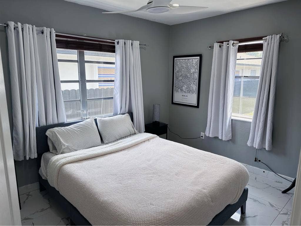 ROOM FOR RENT- Flagami area