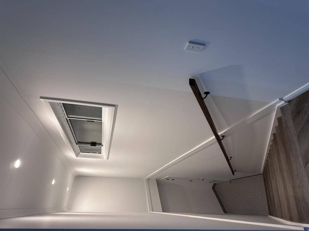 Spacious Unit , Upstairs