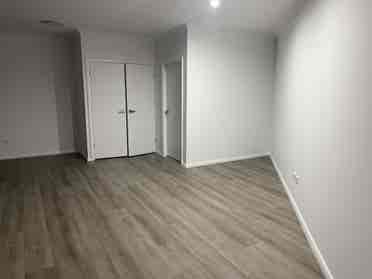 Spacious Unit , Upstairs