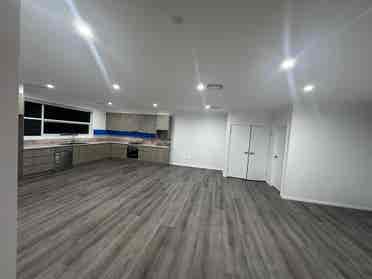 Spacious Unit , Upstairs