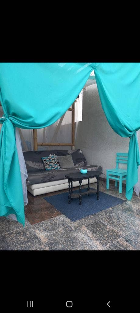 VIVE EN UN OASIS EN EĹ SUR