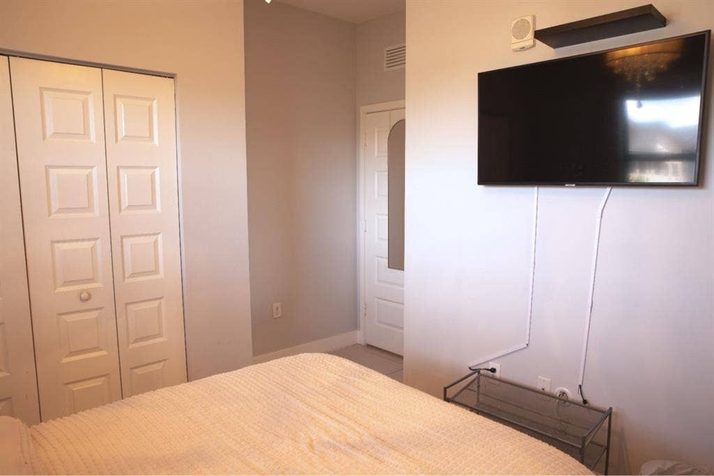 renting a room in doral