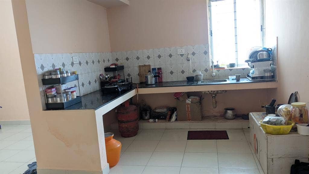 Female Roommate wanted
