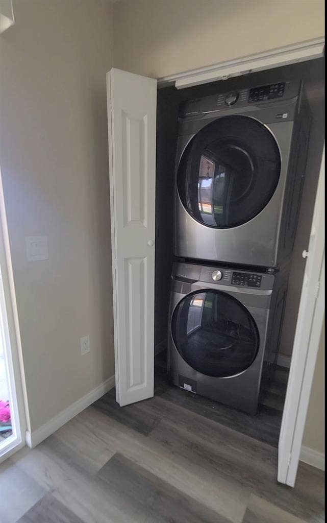 2 rooms available Sept 1st Pet Yard