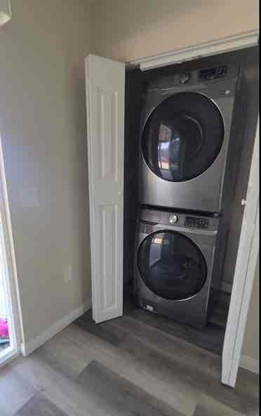2 rooms available Sept 1st Pet Yard