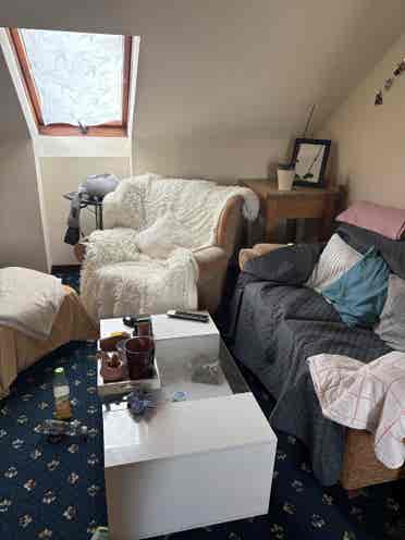 A cozy bright room in Dundee.