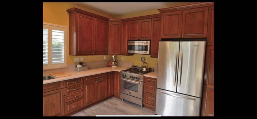 Master bedroom w. private Bath