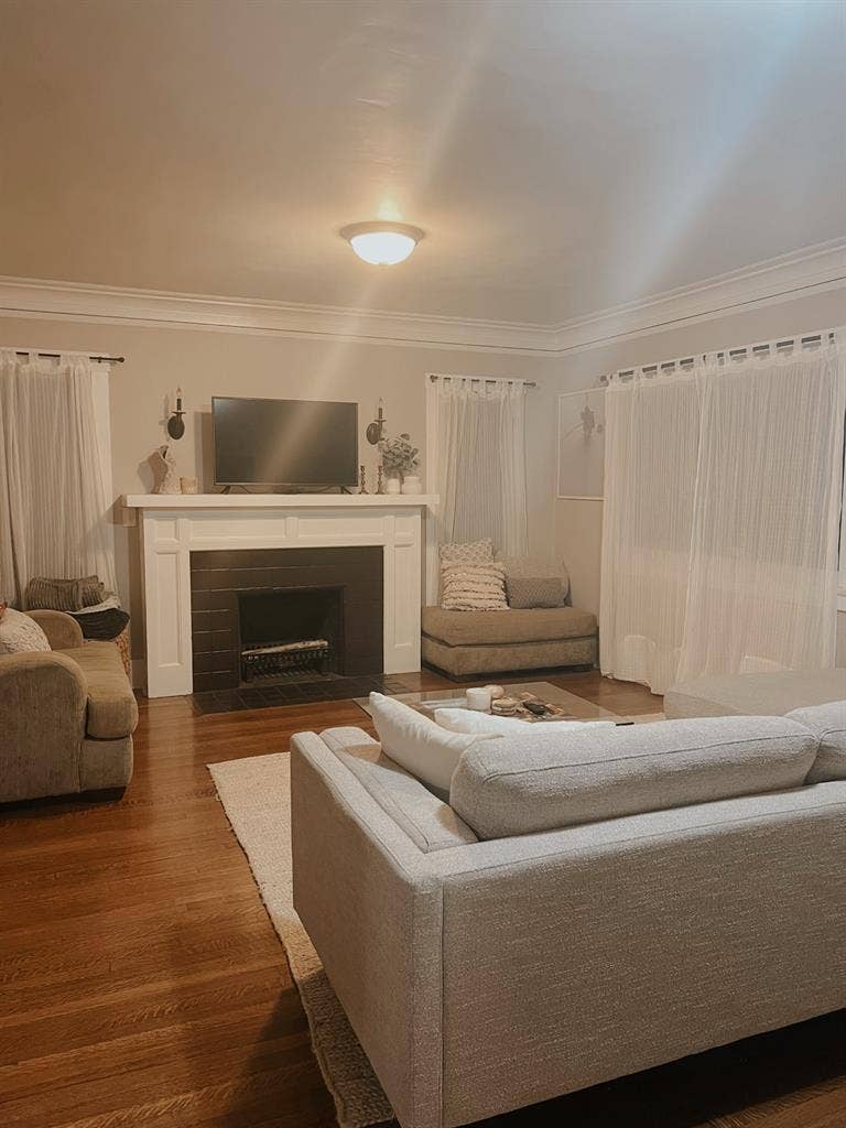 WOMENONLY-
Room for rent in Pasadena