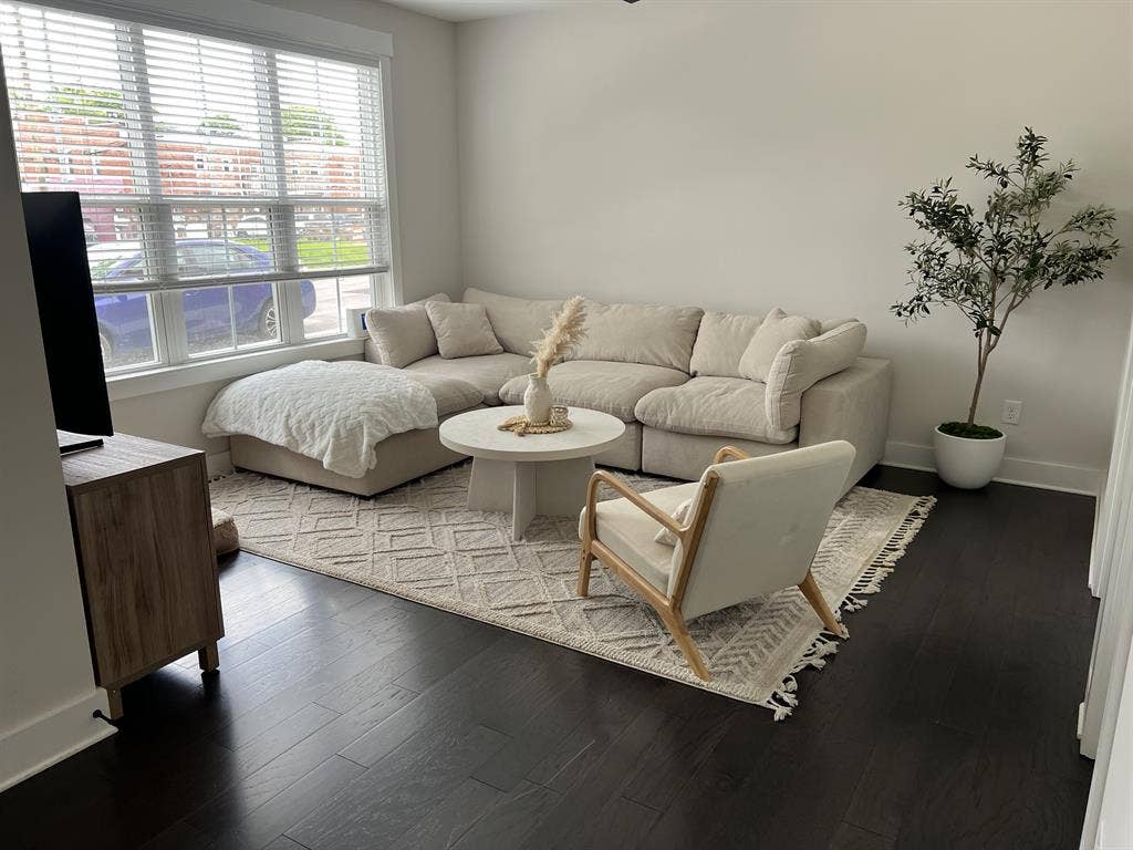Room available 8 min from Broadway