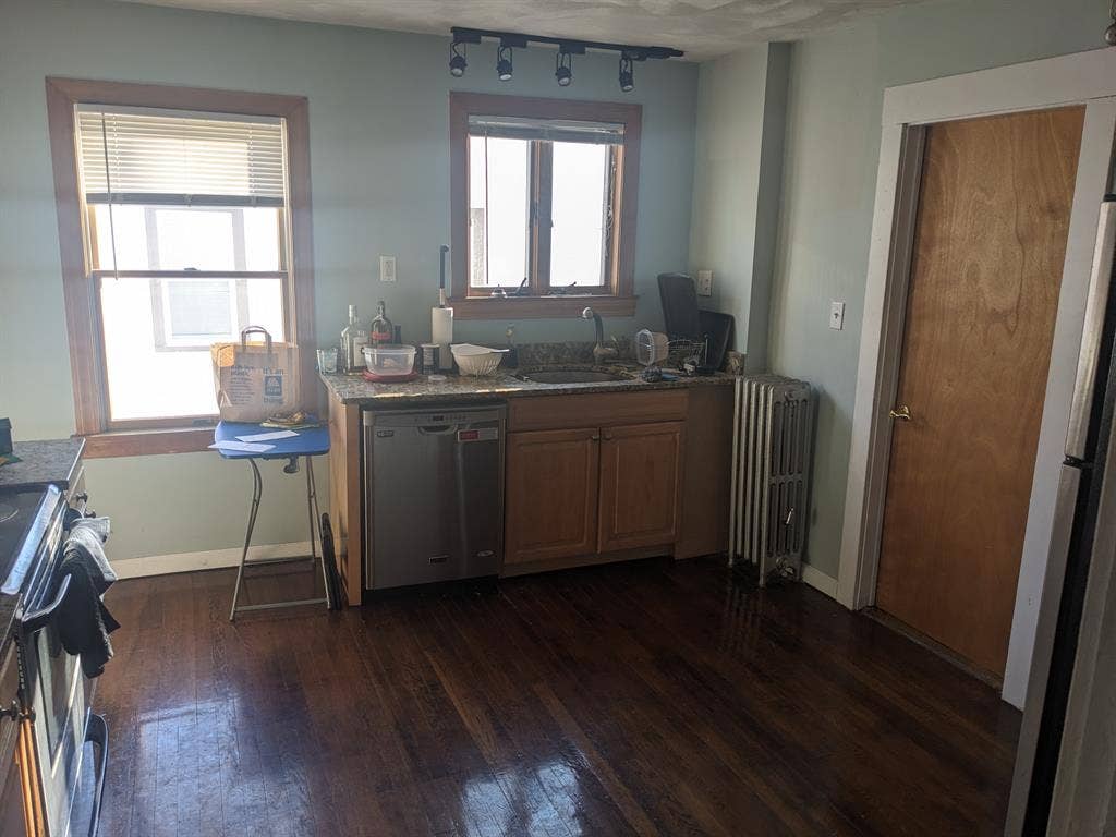 Room for rent near Green Line