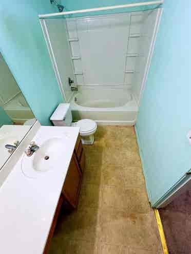 Sunlit Master w/ Private Bath tub!