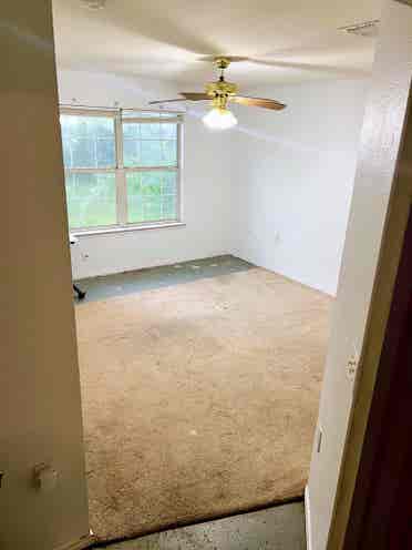Sunlit Master w/ Private Bath tub!