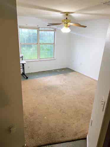 Sunlit Master w/ Private Bath tub!