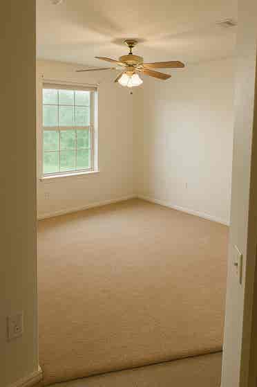 Sunlit Master w/ Private Bath tub!