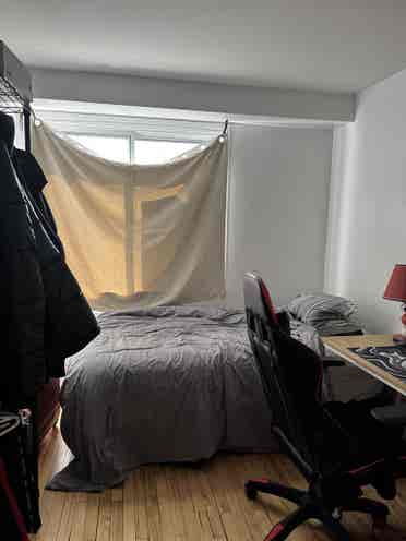 Room Near Metro!